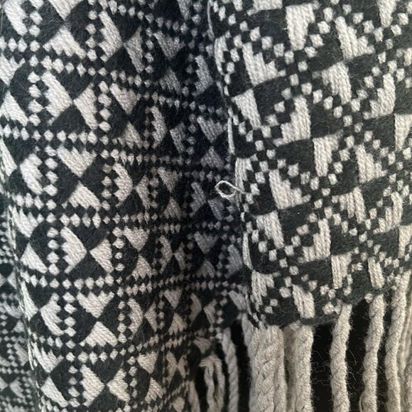 Wool Blend 24"X34" Shawl Wrap Witchy Whimsy Goth Lagenlook Fall Winter Outdoors - Picture 12 of 12